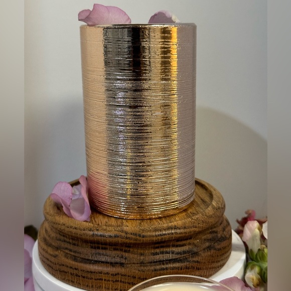 ROSE GOLD PETALS SCENT UNLEASHED LLC, LUXURY HAND POURED SCENTED CANDLES - Picture 3 of 4